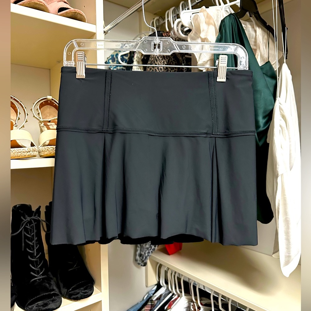 Lululemon black tennis skirt